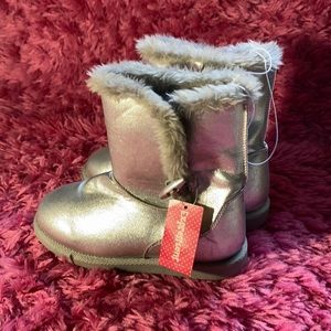 Expressions silver boots size 4 youth medium